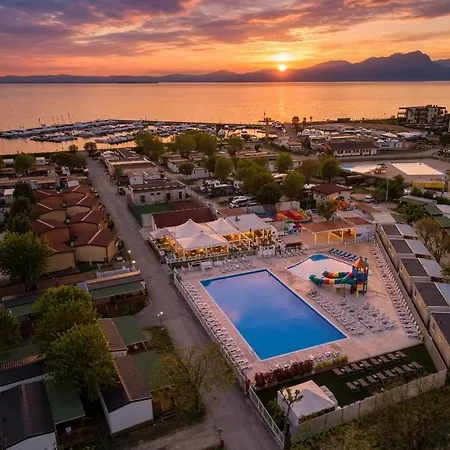 Village Butterfly Kamp alanı 4*