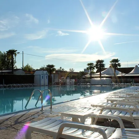 Κάμπινγκ Butterfly Village 4*